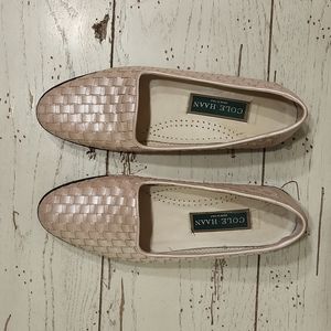 Cole Haan ladies loafer size 7 1/2 B 7.5 B beige